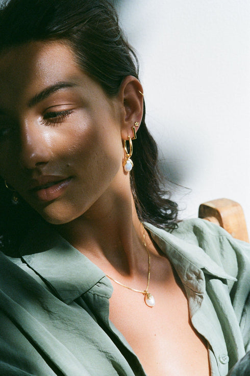 FLOWER WITH PEARL STUD OORBEL ZILVER